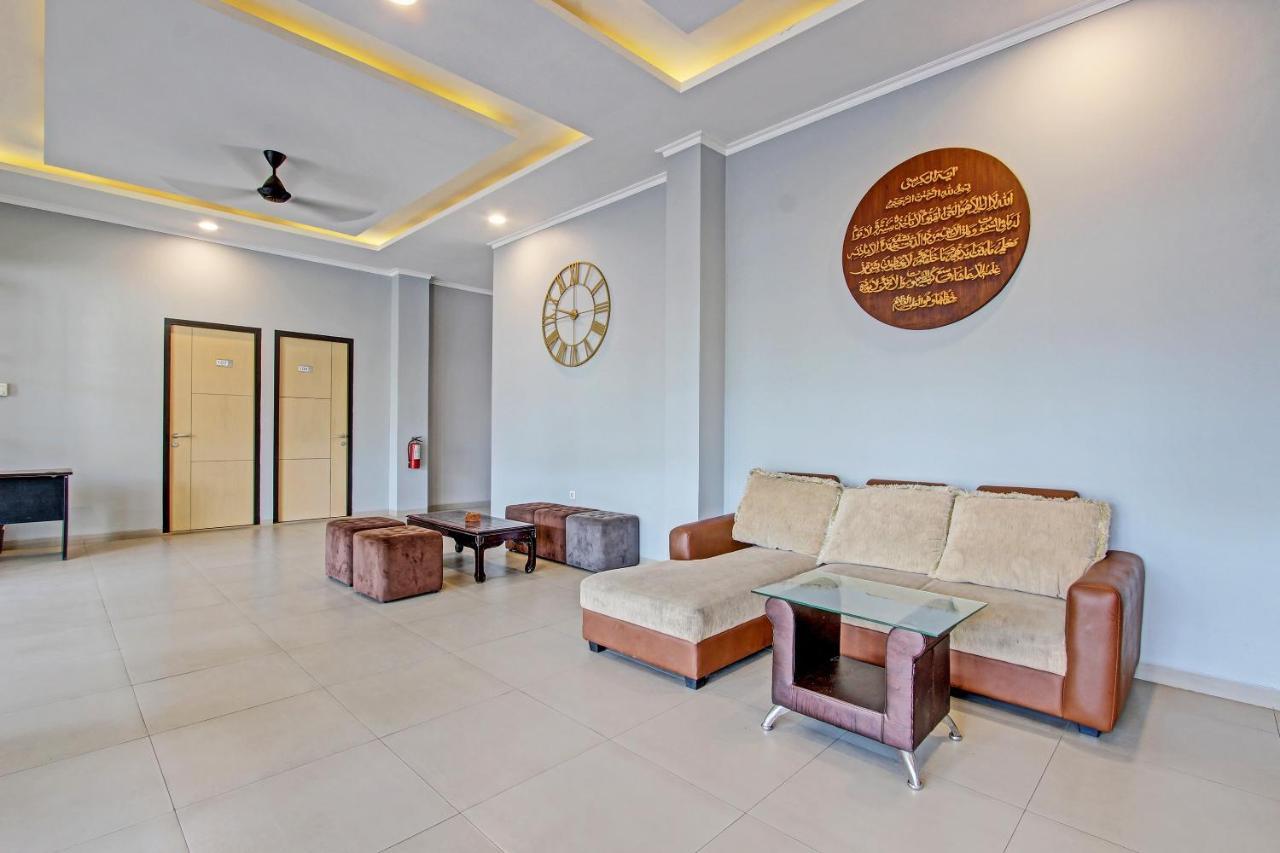 Capital O 91377 Mk Prime Syariah Hotel Semarang Ngoại thất bức ảnh